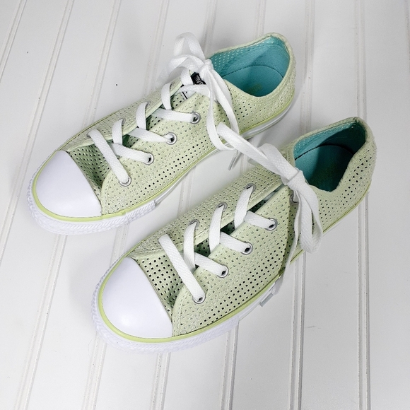 NEW Converse Chuck Taylor All Star Perforated JUNIOR shoe size 4 F41 - Picture 3 of 15